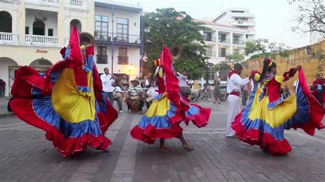 Aventura Con Andrés: A Colombian Musical Fiesta That Shook Saigon!